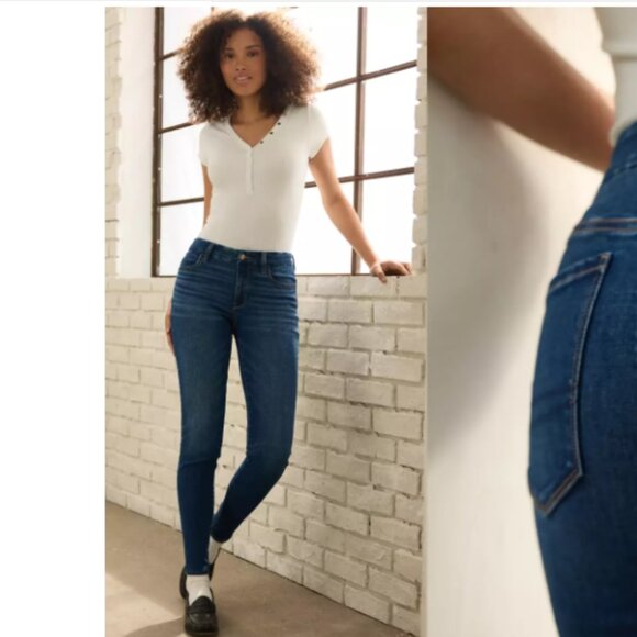 American Eagle Next Level Curvy High Waisted Jegging - Picture 4 of 5